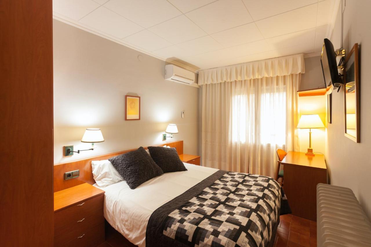 Hostal Restaurant Roma Cubells Dış mekan fotoğraf