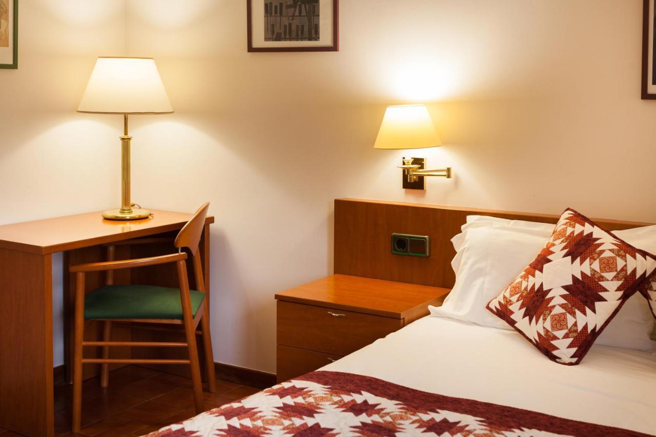 Hostal Restaurant Roma Cubells Dış mekan fotoğraf