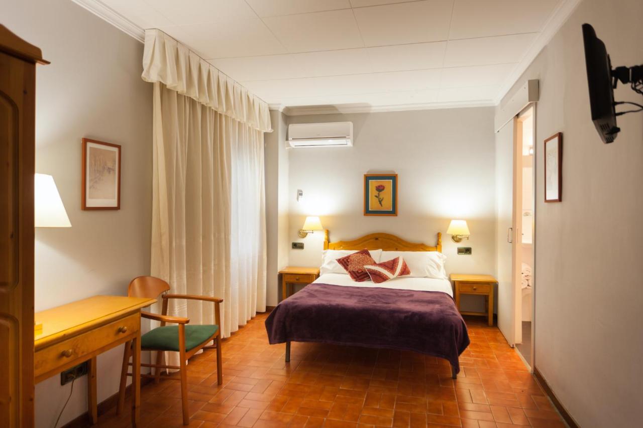 Hostal Restaurant Roma Cubells Dış mekan fotoğraf