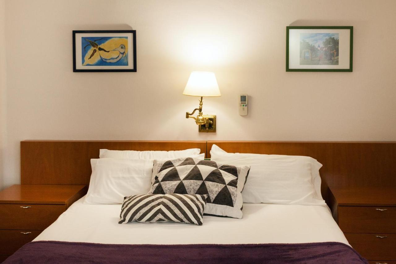 Hostal Restaurant Roma Cubells Dış mekan fotoğraf