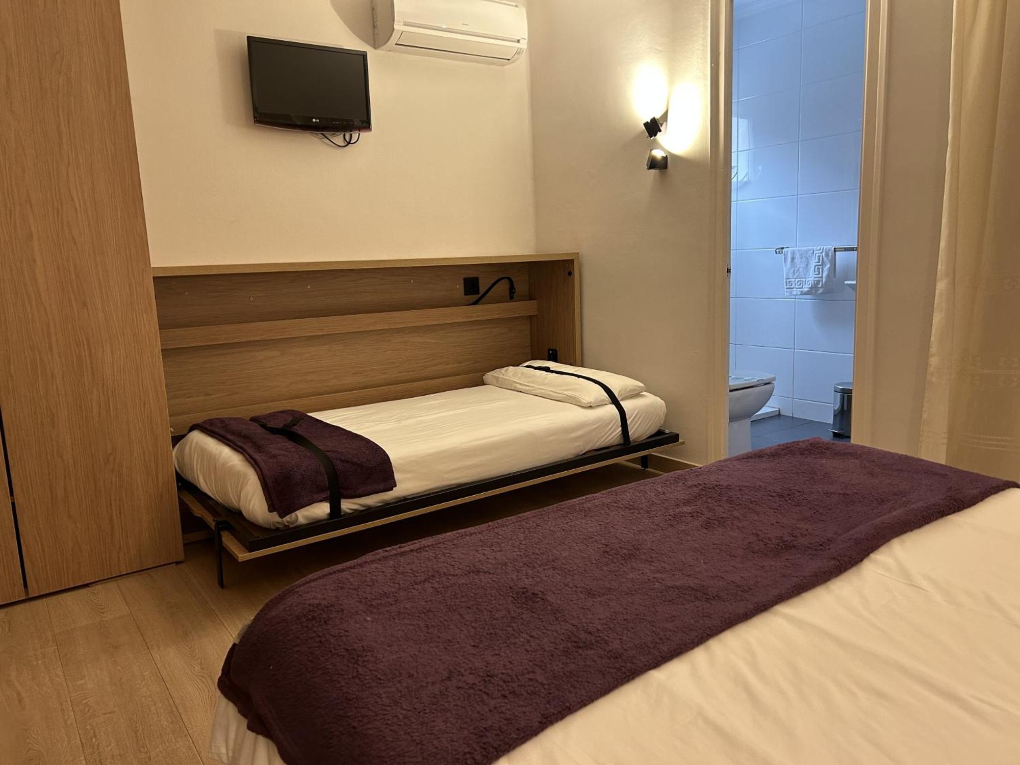Hostal Restaurant Roma Cubells Dış mekan fotoğraf
